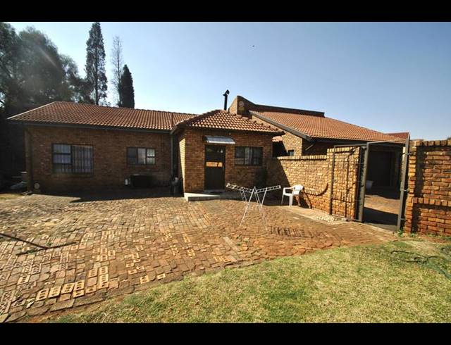 4 BEDROOM HOUSE FOR SALE IN DAWN PARK